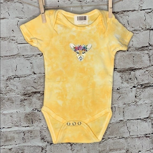 Deer with flower crown yellow splash onesie new - Picture 2 of 3